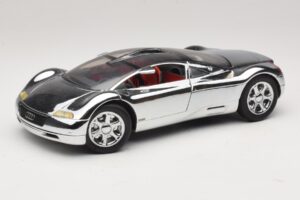 Audi Avus Quattro Chrome Silver Revell 1:18 08830 Fém