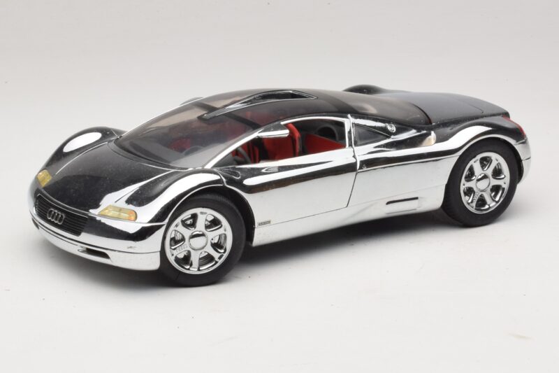Audi Avus Quattro Chrome Silver Revell 1:18 08830 Fém