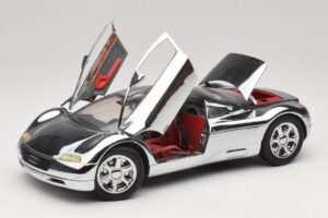 Audi Avus Quattro Chrome Silver Revell 1:18 08830 Fém – 2. kép a 8-ből