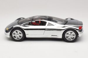 Audi Avus Quattro Chrome Silver Revell 1:18 08830 Fém – 4. kép a 8-ből