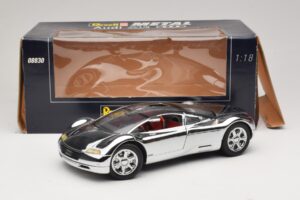 Audi Avus Quattro Chrome Silver Revell 1:18 08830 Fém – 8. kép a 8-ből