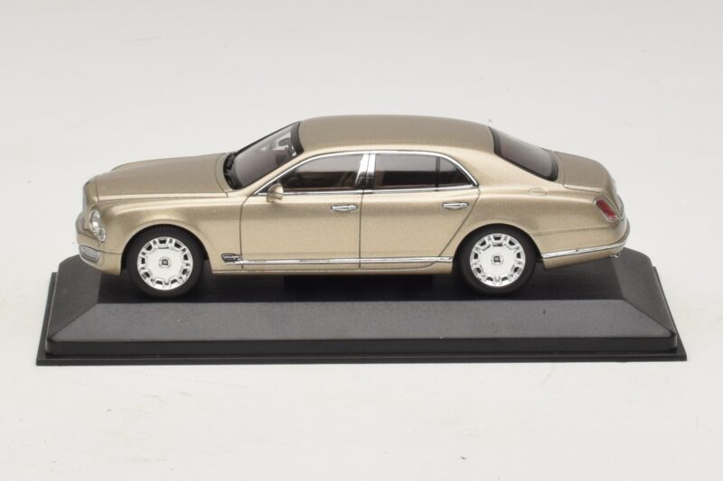 Bentley Mulsanne Arany Metál Minichamps 1:43 Bentley Mulsanne Arany Metál Minichamps 1:43 40433 Fém