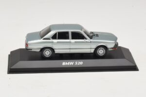 BMW 520 E12 Világoskék Metál Maxichamps 1:43 940023002 Diecast