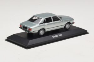 BMW 520 E12 Világoskék Metál Maxichamps 1:43 940023002 Diecast – 2. kép a 5-ből
