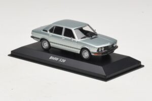 BMW 520 E12 Világoskék Metál Maxichamps 1:43 940023002 Diecast – 3. kép a 5-ből