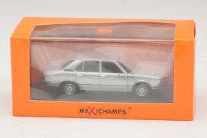 BMW 520 E12 Világoskék Metál Maxichamps 1:43 940023002 Diecast – 5. kép a 5-ből