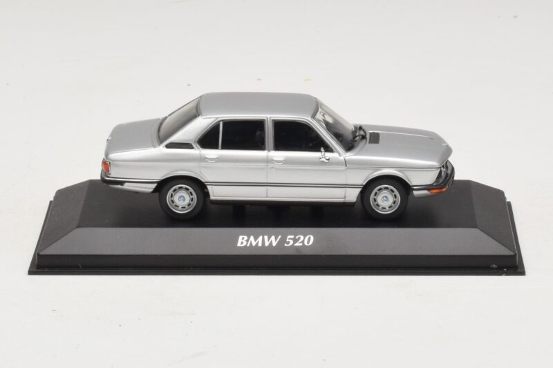 BMW 520 E12 Ezüst Maxichamps 1:43 940023000 Diecast