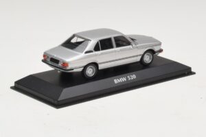 BMW 520 E12 Ezüst Maxichamps 1:43 940023000 Diecast – 2. kép a 5-ből