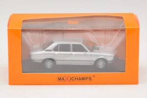 BMW 520 E12 Ezüst Maxichamps 1:43 940023000 Diecast – 5. kép a 5-ből