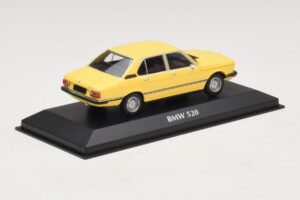 BMW 520 E12 Sárga Maxichamps 1:43 940023001 Fém – 2. kép a 5-ből