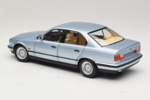 BMW 535i E34 Világoskék Metál Minichamps 1:18 100024007 Fém – 7. kép a 8-ből