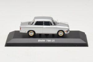 BMW 700 LS Ezüst Maxichamps 1:43 BMW 700 LS Ezüst Maxichamps 1:43 940023700 Fém