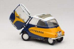 BMW Isetta 250 Lufthansa Revell 1:18 08926 Fém – 5. kép a 8-ből