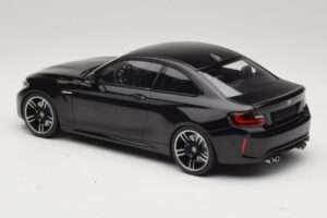 BMW M2 F87 Fekete Metál Minichamps 1:18 155026100 Fém – 5. kép a 6-ből