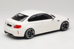 BMW M2 F87 Fehér Minichamps 1:18 155026104 Fém – 2. kép a 6-ből