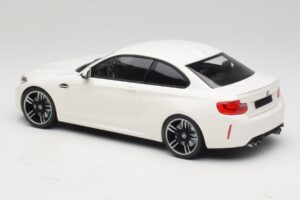 BMW M2 F87 Fehér Minichamps 1:18 155026104 Fém – 5. kép a 6-ből