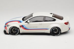 BMW M4 F82 Liberty Walk Csere Doboz GT Spirit 1:18 GT067-R1 Gyanta – 3. kép a 6-ből