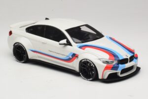 BMW M4 F82 Liberty Walk Csere Doboz GT Spirit 1:18 GT067-R1 Gyanta – 4. kép a 6-ből