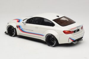 BMW M4 F82 Liberty Walk Csere Doboz GT Spirit 1:18 GT067-R1 Gyanta – 5. kép a 6-ből