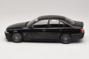 BMW M5 E39 Fekete KK-Scale 1:18 KKDC181623 Fém – 3. kép a 6-ből