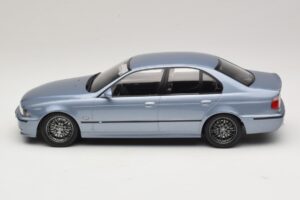BMW M5 E39 Silverstone Blue Metallic KK-Scale 1:18 KKDC181622 Fém – 3. kép a 6-ből