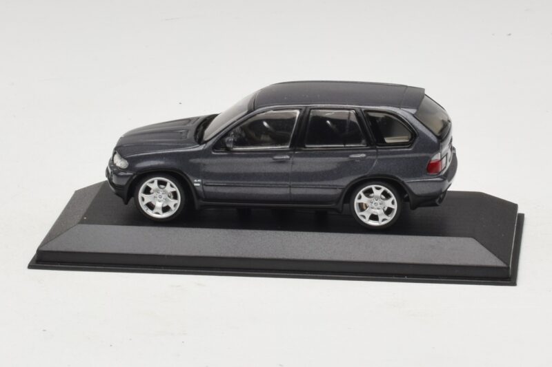 BMW X5 E53 4.4i Szürke Metál Csere Doboz Minichamps 1:43 BMW X5 E53 4.4i Szürke Metál Csere Doboz Minichamps 1:43 80420393166-R1 Diecast