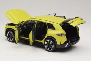 BMW XM G09 Sárga Minichamps 1:18 110023302 Diecast – 5. kép a 8-ből
