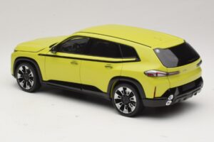 BMW XM G09 Sárga Minichamps 1:18 110023302 Diecast – 7. kép a 8-ből