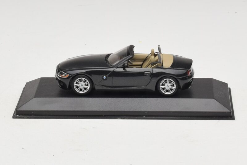 BMW Z4 E85 Fekete Metál Csere Doboz Minichamps 1:43 80420144055-R1 Diecast