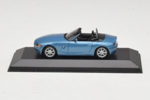 BMW Z4 E85 Világoskék Metál Csere Doboz Minichamps 1:43 80420144054-R1 Diecast