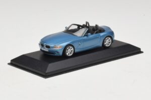 BMW Z4 E85 Világoskék Metál Csere Doboz Minichamps 1:43 80420144054-R1 Diecast – 2. kép a 5-ből