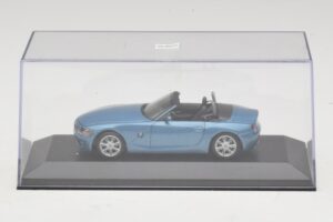 BMW Z4 E85 Világoskék Metál Csere Doboz Minichamps 1:43 80420144054-R1 Diecast – 4. kép a 5-ből
