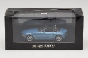BMW Z4 E85 Világoskék Metál Csere Doboz Minichamps 1:43 80420144054-R1 Diecast – 5. kép a 5-ből