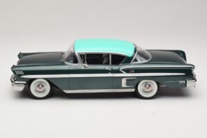 Chevrolet Bel Air Impala Coupe Sötétzöld Metál & Zöld KK-Scale 1:18 KKDC181594 Fém – 3. kép a 6-ből