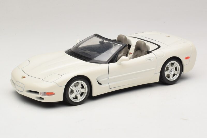 Chevrolet Corvette C5 Kabrió Fehér Bburago 1:18 3076-P1 Fém