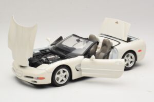 Chevrolet Corvette C5 Kabrió Fehér Bburago 1:18 3076-P1 Fém – 2. kép a 8-ből