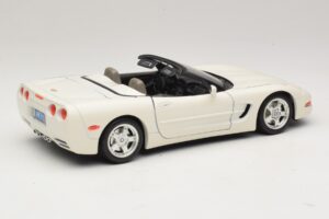 Chevrolet Corvette C5 Kabrió Fehér Bburago 1:18 3076-P1 Fém – 3. kép a 8-ből