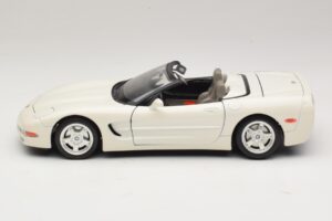 Chevrolet Corvette C5 Kabrió Fehér Bburago 1:18 3076-P1 Fém – 4. kép a 8-ből