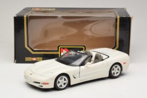 Chevrolet Corvette C5 Kabrió Fehér Bburago 1:18 3076-P1 Fém – 8. kép a 8-ből
