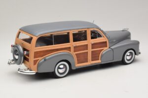 Chevrolet Fleetmaster Woody Szürke Maisto 1:18 31854 Fém – 3. kép a 8-ből