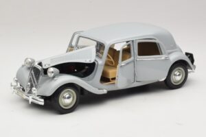 Citroen 15CV Six Szürke Maisto 1:18 31837 Fém – 2. kép a 8-ből