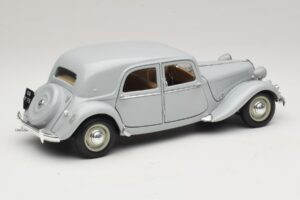 Citroen 15CV Six Szürke Maisto 1:18 31837 Fém – 3. kép a 8-ből