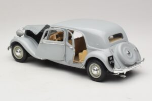 Citroen 15CV Six Szürke Maisto 1:18 31837 Fém – 5. kép a 8-ből