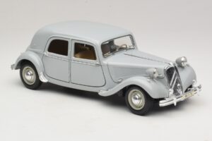 Citroen 15CV Six Szürke Maisto 1:18 31837 Fém – 6. kép a 8-ből