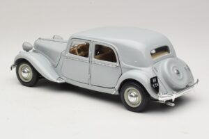 Citroen 15CV Six Szürke Maisto 1:18 31837 Fém – 7. kép a 8-ből