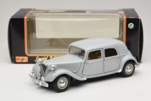 Citroen 15CV Six Szürke Maisto 1:18 31837 Fém – 8. kép a 8-ből