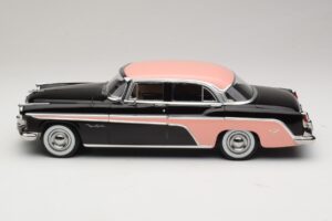DeSoto Fireflite Sedan Fekete & Rózsaszín KK-Scale 1:18 KKDC181542 Fém – 3. kép a 6-ből