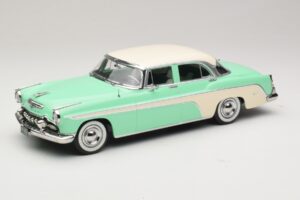 DeSoto Fireflite Sedan Világoszöld & Krémszínű KK-Scale 1:18 KKDC181543 Fém