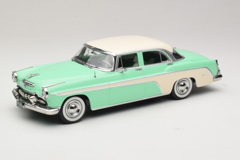 DeSoto Fireflite Sedan Világoszöld & Krémszínű KK-Scale 1:18 KKDC181543 Fém