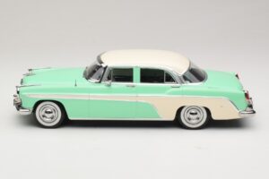 DeSoto Fireflite Sedan Világoszöld & Krémszínű KK-Scale 1:18 KKDC181543 Fém – 3. kép a 6-ből